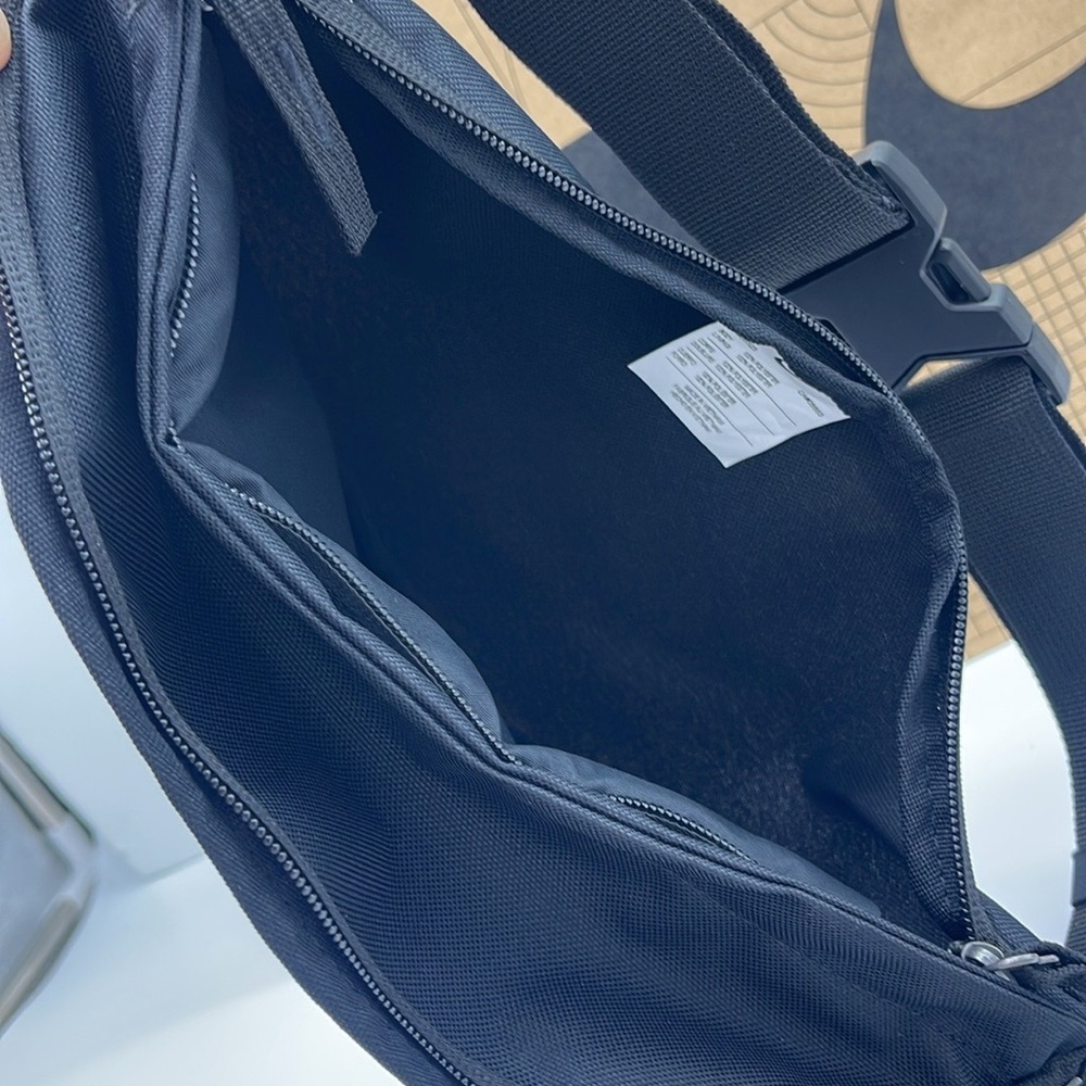 Nike Black Belt Bag Nike Heritage Waistpack (3L) & Fanny Pack
Black 
NWT - Picture 14 of 16